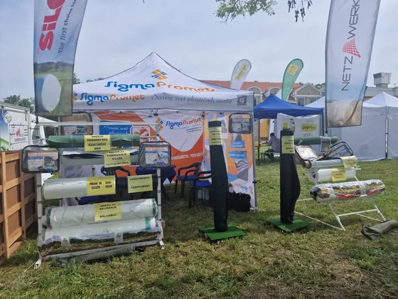 Šator sa folijama za silažu i mrežama za baliranje